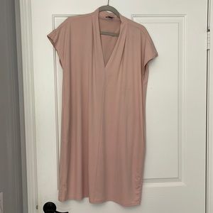Halogen XL soft pink dress in soft, flowing fabric - has pockets!